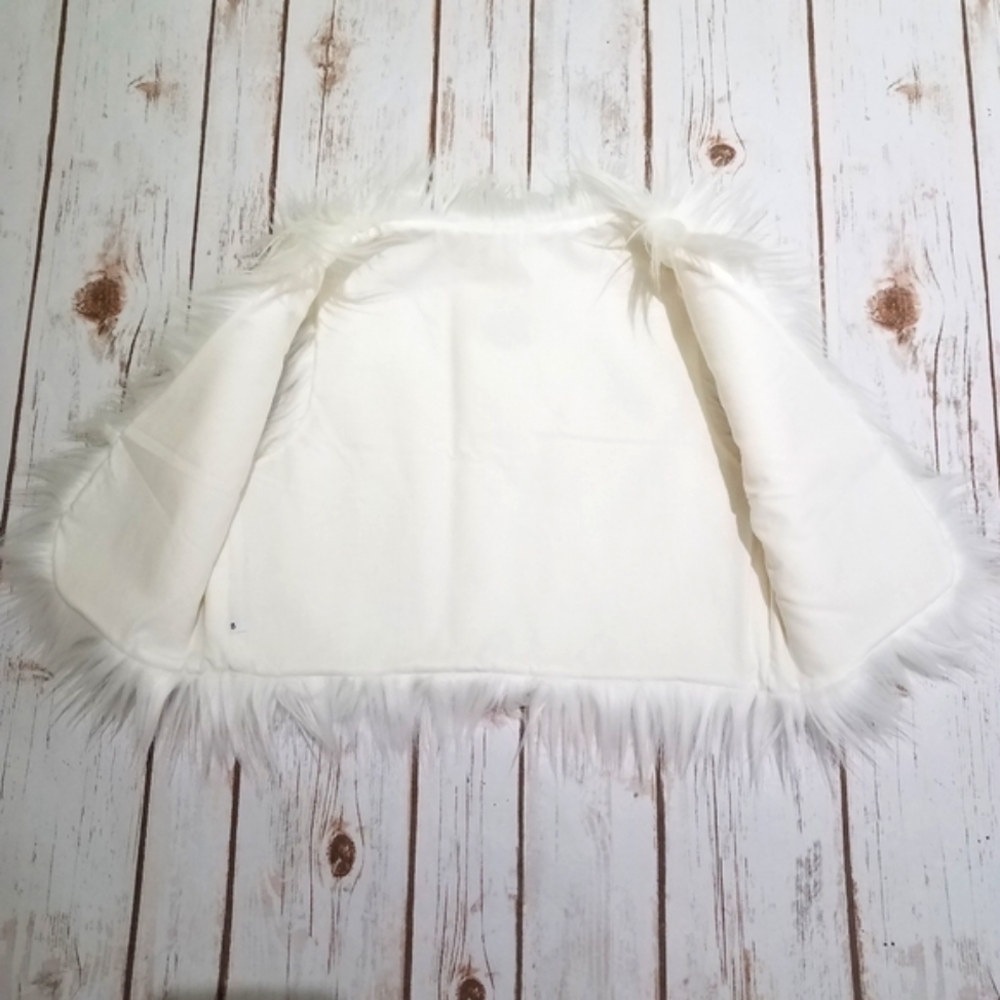 🔴3/$15 Girl's Faux Fur Costume Vest 5T - Picture 4 of 5